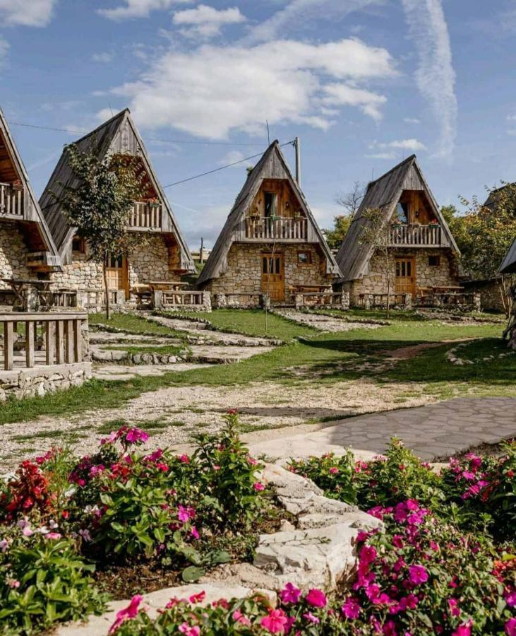 Eco Village Nevidio Poscenje Kültér fotó