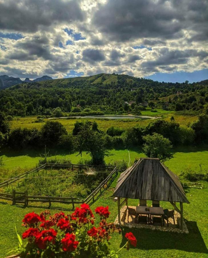 Eco Village Nevidio Poscenje Kültér fotó